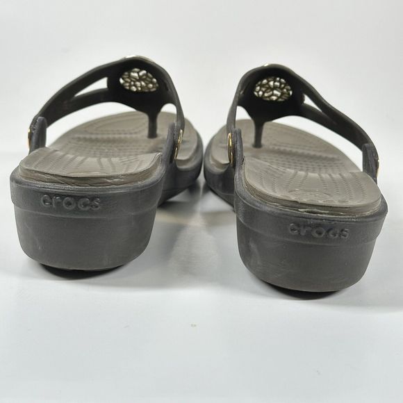 Crocs Sanrah Navy Grey Gold Medallion Circle Sandals Shoes Women's Size 6 - Picture 11 of 16